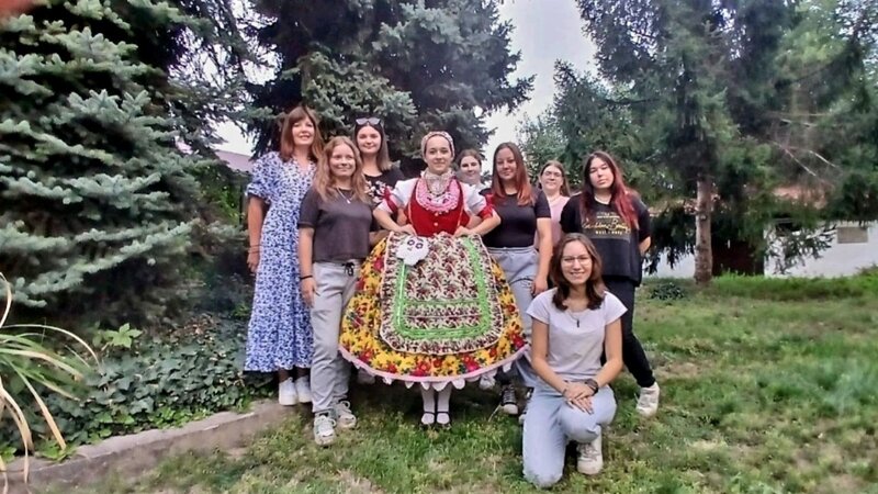 JEDAN KOSTIM – ŠEST PODSUKNJI!