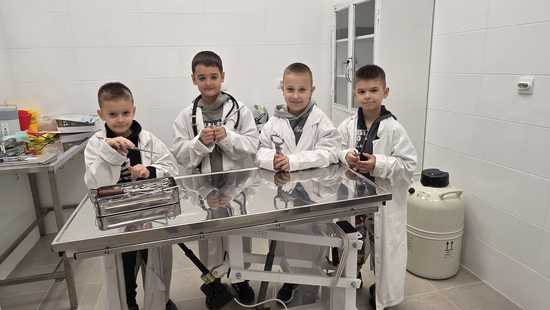 LÁTOGATÁS A GYERMEKHÉT ALKALMÁBÓL