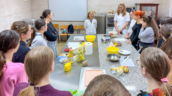 FIATALOK FŐZNEK – EGÉSZSÉGESEN