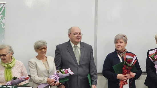 A KITÜNTETETTEK KÖZÖTT – ISKOLÁNK NYUGDÍJAS KOLLÉGANŐJE IS