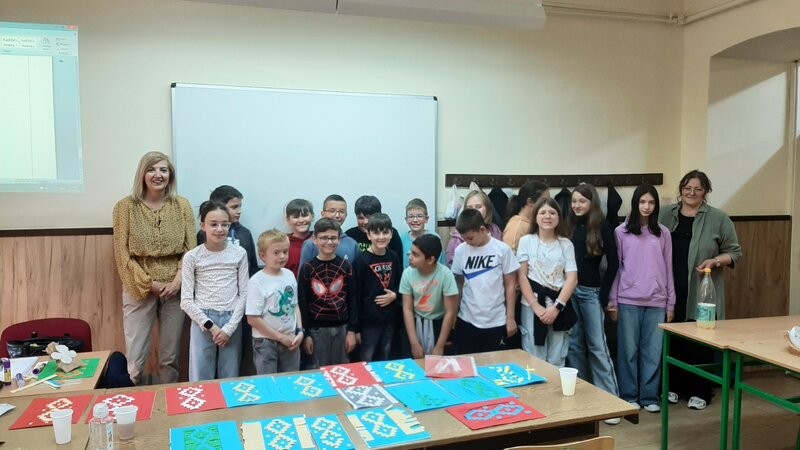 OSNOVCI IZRAĐIVALI ŠARE OD PAPIRA