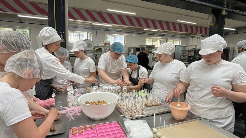 DRUŽENJE UZ IZRADU POSLASTICA