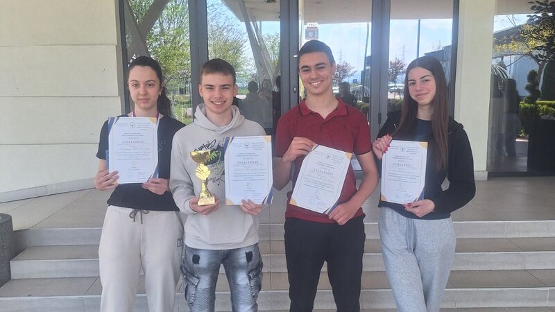 VELIKI USPEH NA REPUBLIČKOM TAKMIČENJU IZ HEMIJE