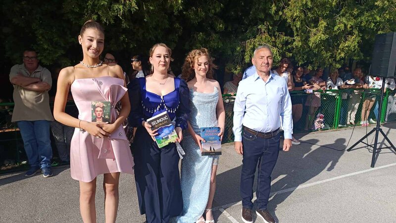 NAŠ PONOS - UČENICI GENERACIJE