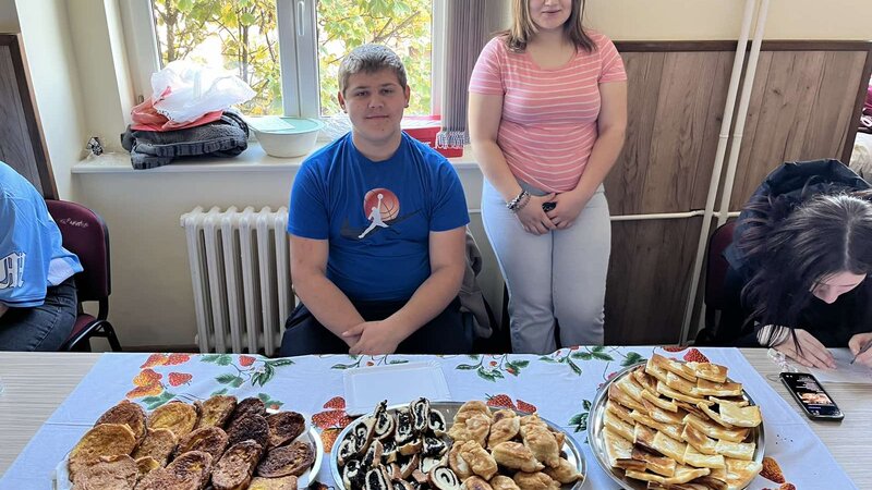 RAZLIČITI UKUSI – ZAJEDNIČKI STO
